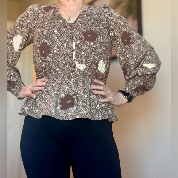 Sienna Sky, peplum top - Picture 4 of 15